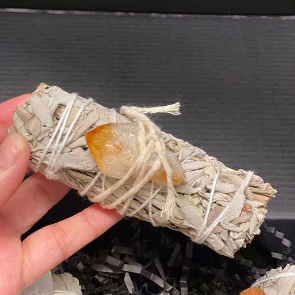 NWT New Beginning Await: 4-Pack Smudge Stick & Crystal Gift Box - Picture 4 of 7